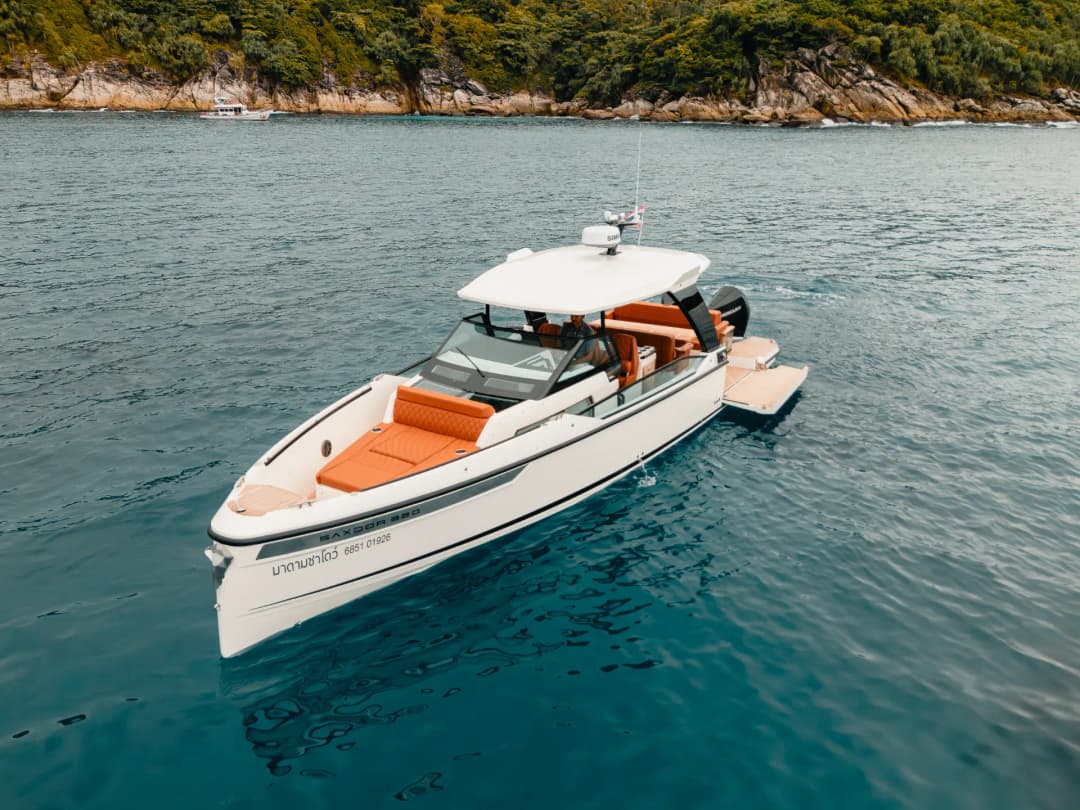 Saxdor Luxury speed boat - Cover