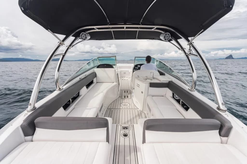 Fun-filled boat - Image 2