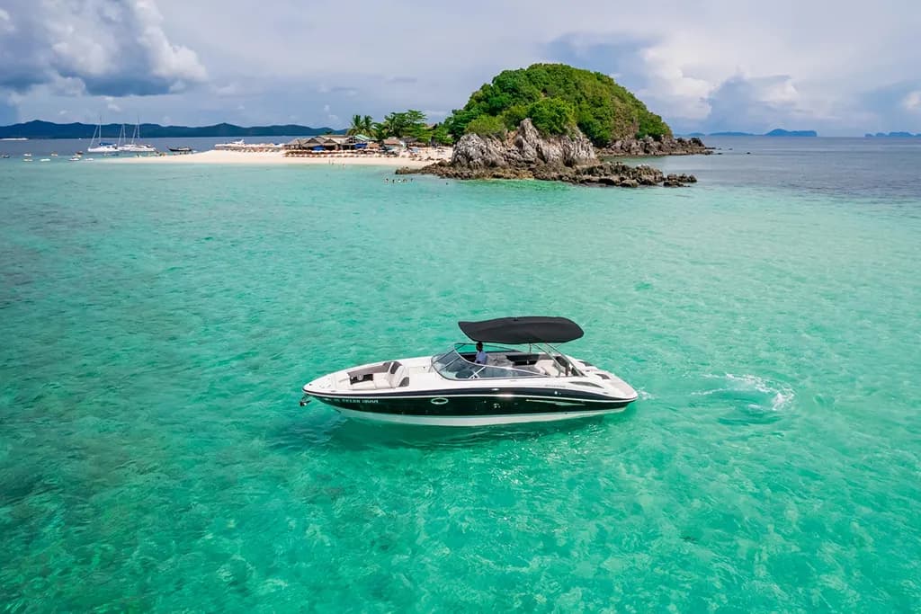 Fun-filled boat - Image 3