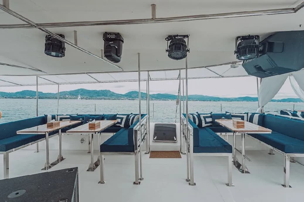 Open air party boat - Image 4