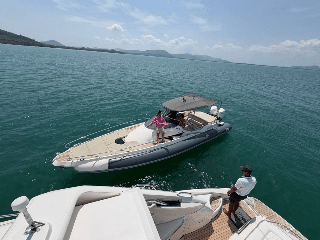 Luxury Speadboat 38ft - Image 3