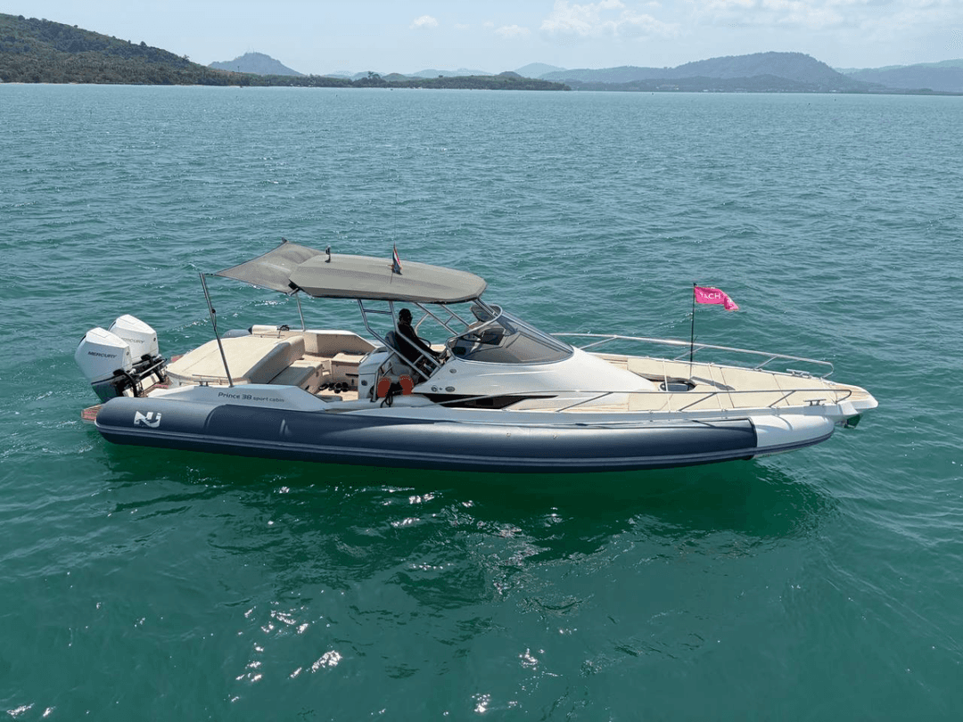 Luxury Speadboat 38ft - Cover