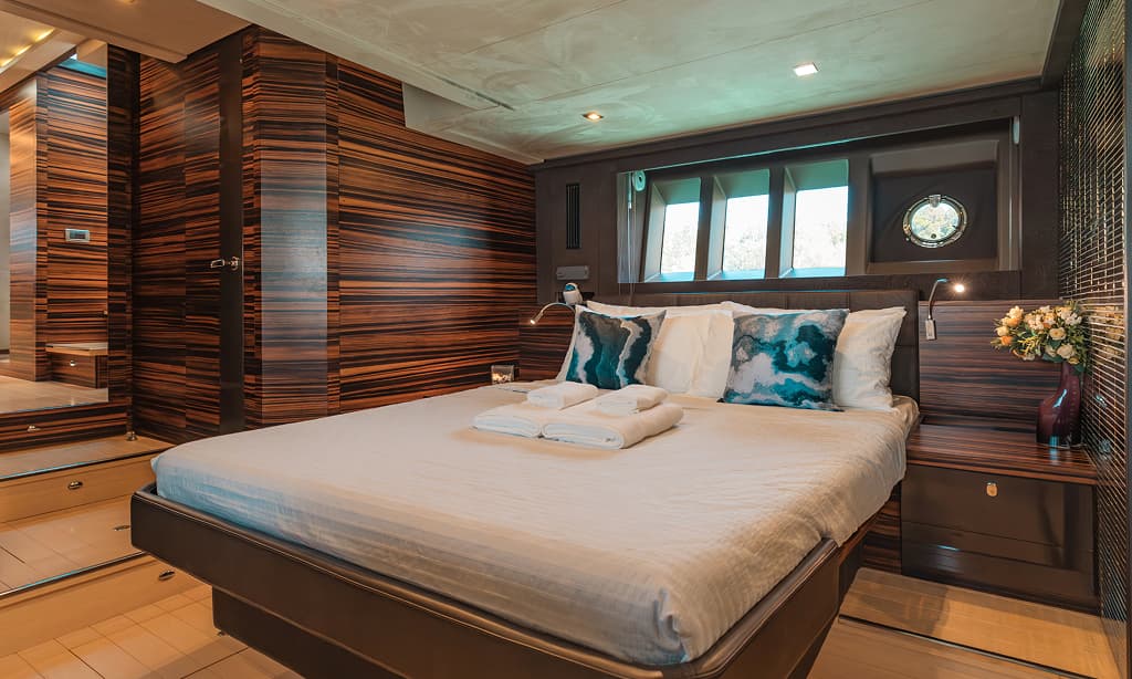 58ft Cranchi Yacht (Scenery) - Image 4