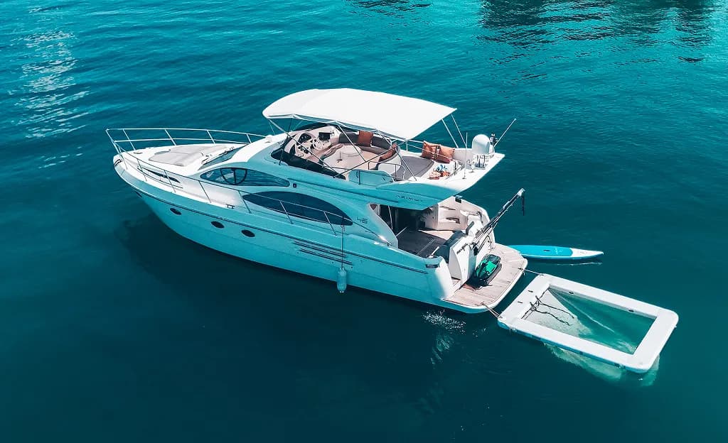 46ft Azimut Yacht - Image 4