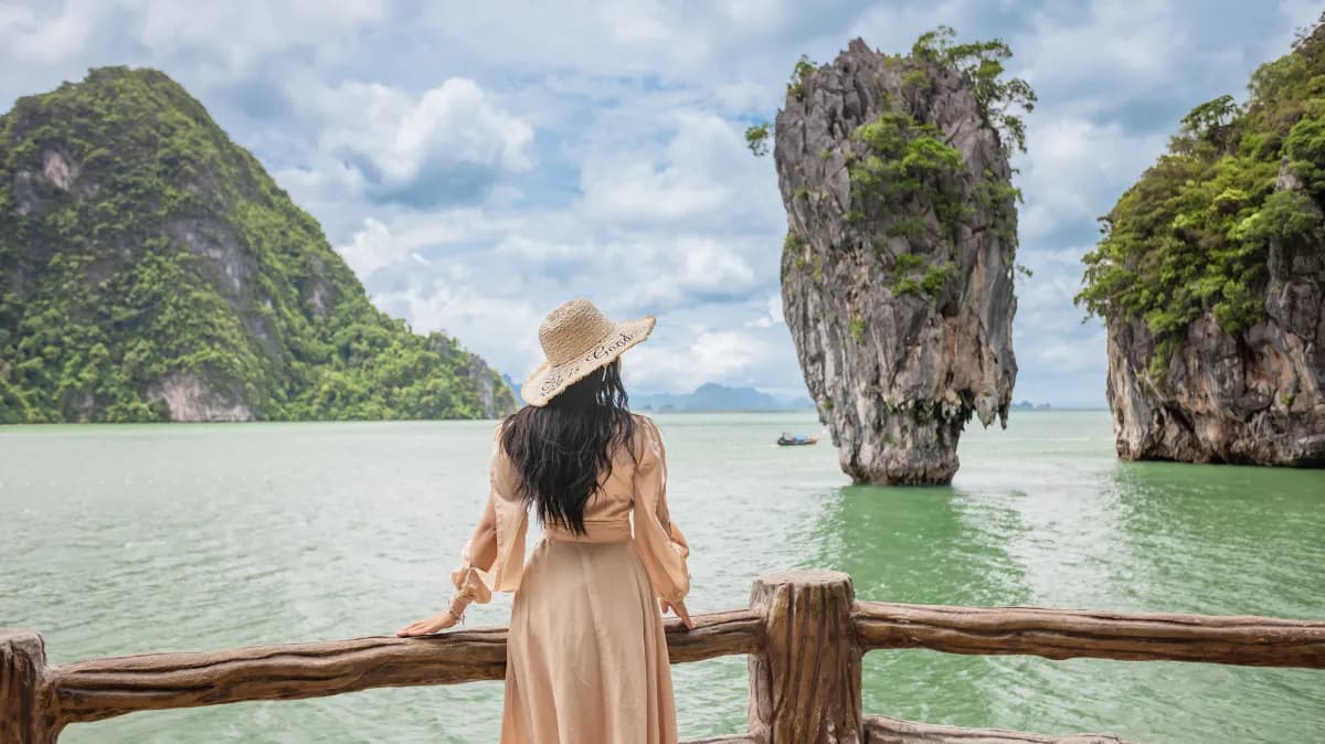 PHI PHI - JAMES BOND