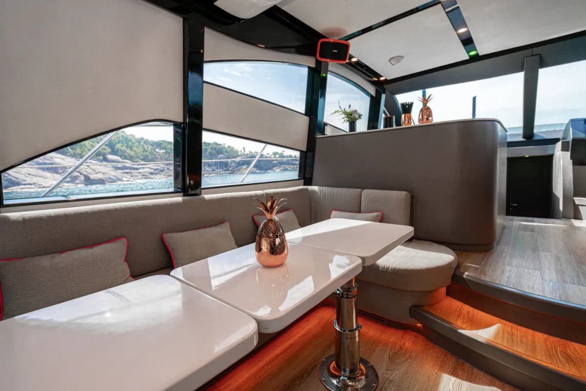 Luxury Yacht with DJ - 5
