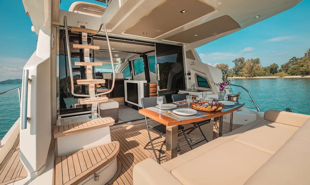 58ft Cranchi Yacht (Scenery)